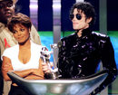 През 1982 г. Джексън издава Thriller, който до днес заема второто място в класацията за най-продавани албуми за всички времена с 66 млн. продадени копия. С него бележи и друг рекорд - седем сингъла под номер едно от един-единствен албум. Успехът се дължи донякъде и на запомнящите се видеоклипове, за които са използвани едни от водещите режисьори в Холивуд.