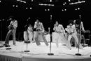 Майкъл Джексън се ражда на 29 август 1958 г. в Гари, щата Индиана. Той е седмото от общо девет деца в семейството. Музикалната му кариера започва, когато е едва на 5 години в семейната група "Джексън файв". Групата малко по малко добива популярност и през 1968 г. подписва договор с "Мотаун рекърдс". Братята се местят в Калифорния, а първите им четири сингъла с лейбъла оглавяват класациите.
