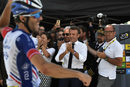 Френският президент Еманюел Макрон аплодира <a href="https://www.dnevnik.bg/sport/2019/07/20/3940766_tibo_pino_specheli_14-iia_etap_v_tura_alafilip/" target="_blank">Тибо Пино</a>, който спечели 14-ия етап в Тур дьо Франс.