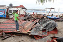 Последици от тропическата буря "Лорена" на плаж в Манзанило, Мексико.