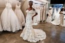 Момент от 15-ия конкурс за сватбена рокля, изработена от тоалетна хартия в Ню Йорк, САЩ.
