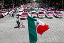 Момент от протест на таксиметрови шофьори срещу компаниите за споделено пътуване в Мексико Сити, Мексико.