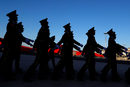Членове на почетната охрана маршируват преди церемония за посрещане на премиера на Пакистан Имран Хан в Пекин, Китай.