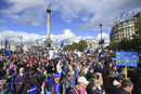 Докато Обединеното кралство е в най-тежката политическа криза от поколение насам, демонстрантите, събрали се от цялата страна, преминаха през центъра на Лондон до сградата на парламента.