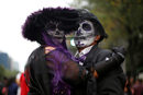 Момент от ежегодния парад Катрина преди Деня на мъртвите в Мексико Сити, Мексико.