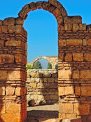 Тъй като е построен в началото на ислямския период, градът става свидетел на развитието на ислямското изкуство и архитектура.