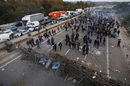 Членове на каталунската протестна група "Democratic Tsunami" са блокирали магистрала AP-7 в Жирона, Испания.