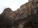 Скални масиви над пътя, Власинска планина