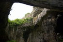И тук, както при Проходна, има пропадания на свода, което превръща пещерата не в тъмна дупка, а в природна катедрала.