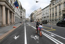 Улиците в Милано са с нова маркировка за нови велосипедни алеи и пешеходни пътеки.