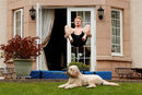 Британският състезател по скокове във вода Джеймс Хетли тренира в дома си в Балерно, Шотландия.