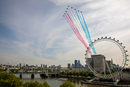 Британската кралска авиация оцвети небето над Лондон по повод 75-ата годишнина от Деня на победата в Европа. Отбелязва сена 8 май - деня, в който Германия капитулира.