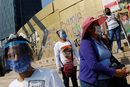 Близки на изчезнали хора по време на марш с искане правителството на Мексико да окаже помощ при издирването им, Мексико Сити, Мексико.