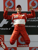 7 май, 2006 г. Легендарният пилот във Формула 1 Михаел Шумахер изразява радостта си след победата в домашното състезание на пистата "Нюрбургринг".