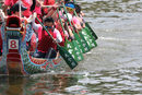 Състезание по време на фестивала на драконовите лодки в Тайпе, Тайван