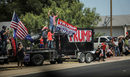 Привърженици на Доналд Тръм по време на кампания за събиране на средства в Одеса, Тексас, САЩ.