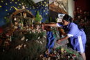 В продължение на 30 години жената събира своите фигурки, които идват от толкова далечни места като Бордо, Богота, Улан Батор и Лайпциг.