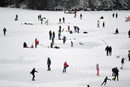 Замръзналото езеро Шпицингзее близо до южногерманския курорт Шлирзее вече се използва за каране на кънки и игри на хокей.