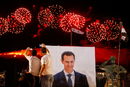 Привърженици на сирийския президент Башар Асад по време на празненство след обявяването на победата му в президентските избори в Сирия.