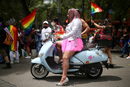 Участник в гей прайд, организиран от ЛГБТ общността в Мексико Сити.