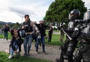 Журналисти са атакувани от полицията в Богота по време на отразяване на антиправителствен протест в столицата на Колумбия.