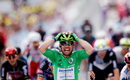 Марк Кавендиш празнува победата си в шестия кръг от Тур дьо Франс