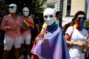 Участници в ежегодния гей парад в Прищина, Косово
