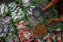 Кадър от пазар в Джакарта, Индонезия.