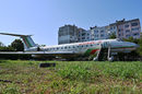 Стар самолет на бившата държавна авиокомпания "Балкан" от години е атракция в жилищен квартал в град Силистра