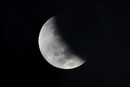 Сянка пада върху Луната по време на частично лунно затъмнение, наблюдавано от Мексико Сити, Мексико.