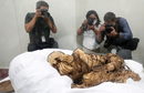 Фотографи снимат мумия, за която се смята, че е на между 800 и 1200 години. Мумията беше представена пред журналисти в Лима, Перу.