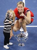 Бившата номер 1 в женския тенис Ким Клайстерс с дъщеря си Джада след успеха на US Open<br />