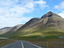 Западните фиорди, определено една от най-натуралните и красиви части на Исландия. Районът е изпълнен с множество високи планини и фиорди, което го отличава доста от останалата част на страната. Единствения път, когато не успях да стигна до крайната си точка в пътуването на стоп беше тук, не защото колите не спираха, а защото в един момент нямаше такива.