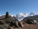 Друга част на Алпите: районът на Монте Роса (или Дуфуршпице) и Матерхорн. Монте Роса е вторият по височина връх в Алпите – 4634 м. Тук се вижда на най-заден план.