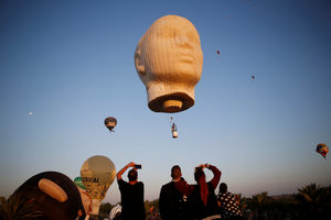 Фотогалерия: Пъстри балони в небето над Израел