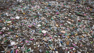Големи брандове призовават за глобален договор за производството на по-малко пластмаса