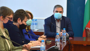 Коронавирусът в България: все още сме далеч от нивата на заразата в Западна Европа, посочи доц. Кунчев