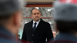 С топовни салюти и почетен караул: президентът Румен Радев встъпва в длъжност за втори мандат