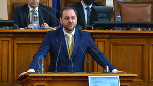 Видео на живо: Депутатите изслушват министри от кабинета