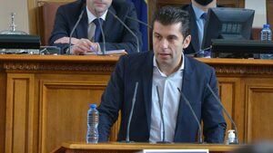 Петков пред депутатите: София и Скопие обсъждат срока за вписване на българите в конституцията