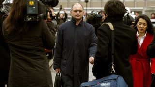 Бившият швейцарски банкер Елмер бе арестуван заради WikiLeaks