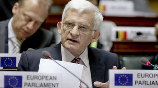 С корупционния скандал започна пленарната сесия на Европарламента