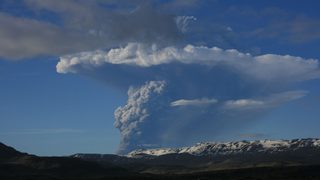 ЕasyJet тества технология за откриване на облаци вулканична пепел