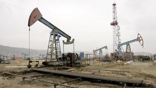 Цената на петрола се успокои под 118 долара за барел
