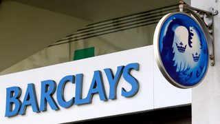 Печалбата на <span class="highlight">Barclays</span> за полугодието пада с 33%