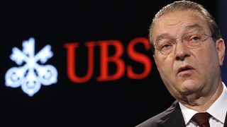 Шефът на банка <span class="highlight">UBS</span> подаде оставка