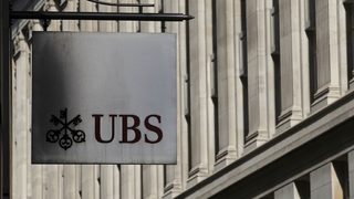 <span class="highlight">UBS</span> отчете по-висока от очакваното печалба