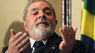 Бившият бразилски президент <span class="highlight">Лула</span> <span class="highlight">да</span> <span class="highlight">Силва</span> е болен от рак на гърлото