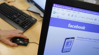 Компютърният червей Ramnit краде пароли за Facebook