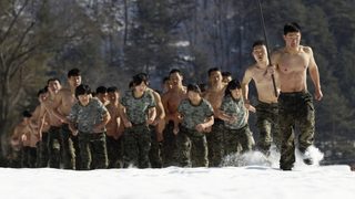 Фотогалерия: Тренировка в снега на южнокорейските спецчасти